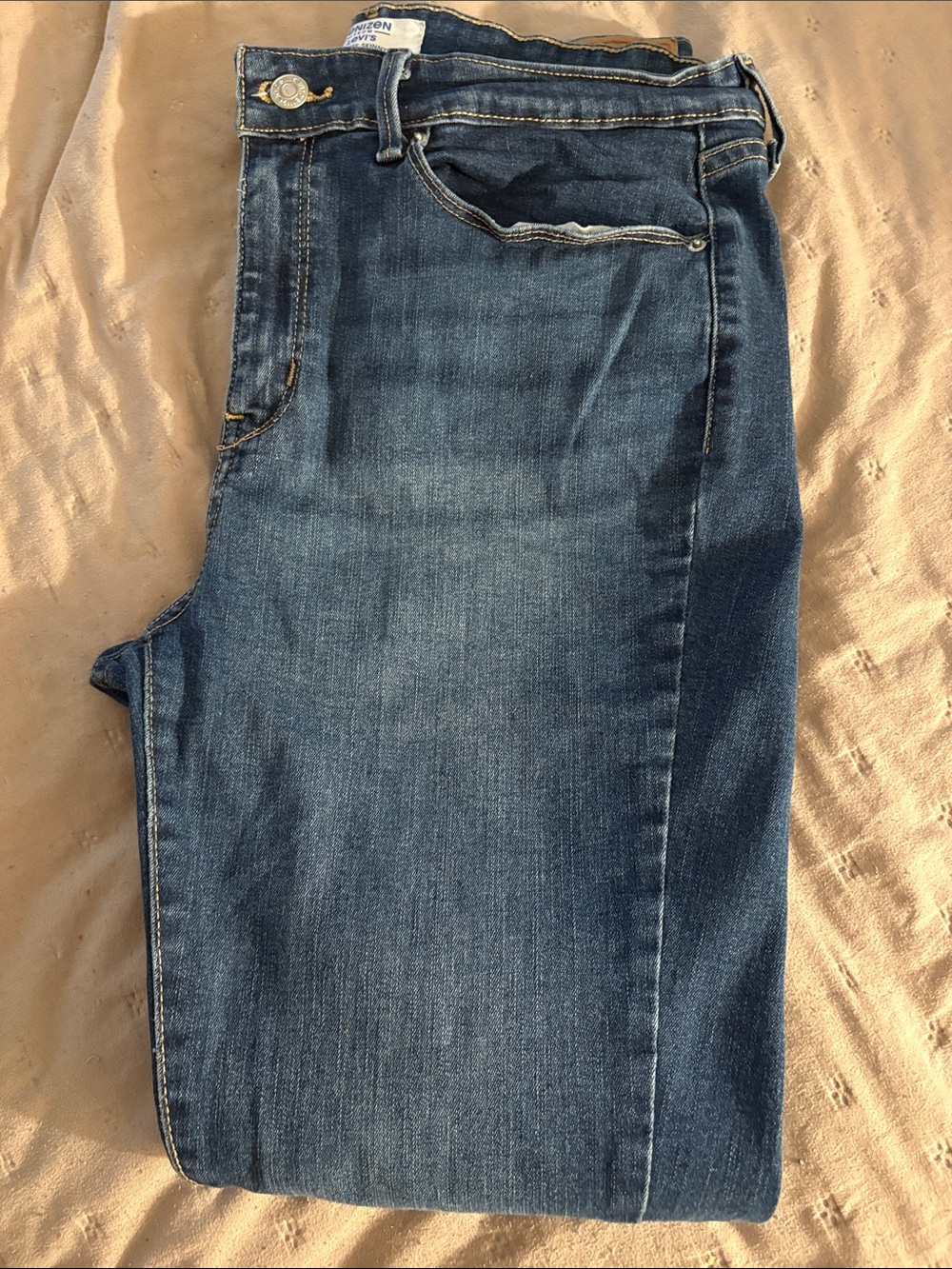 Denizen by Levi’s Jeans in Medium Blue Wash Skinny mid rise